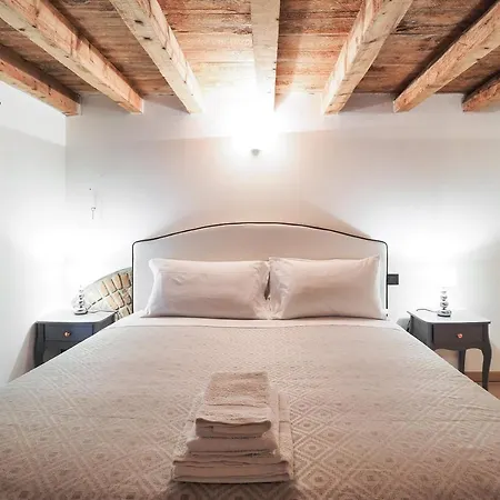 Unique Duomo Luxury Apartment